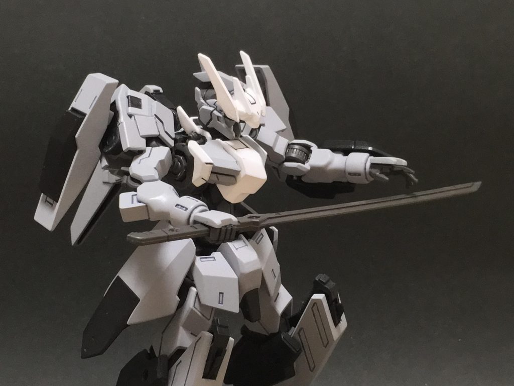 *太刀*
元機体から引き続き装備する斬撃兵装。