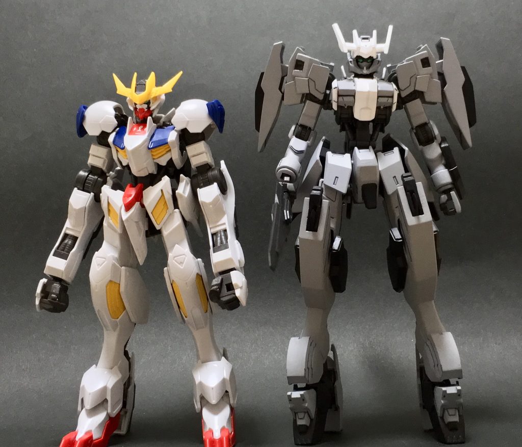 HGルプスレクスとの比較。
腰と足首を延長したため、身長差が大きくでてます(汗