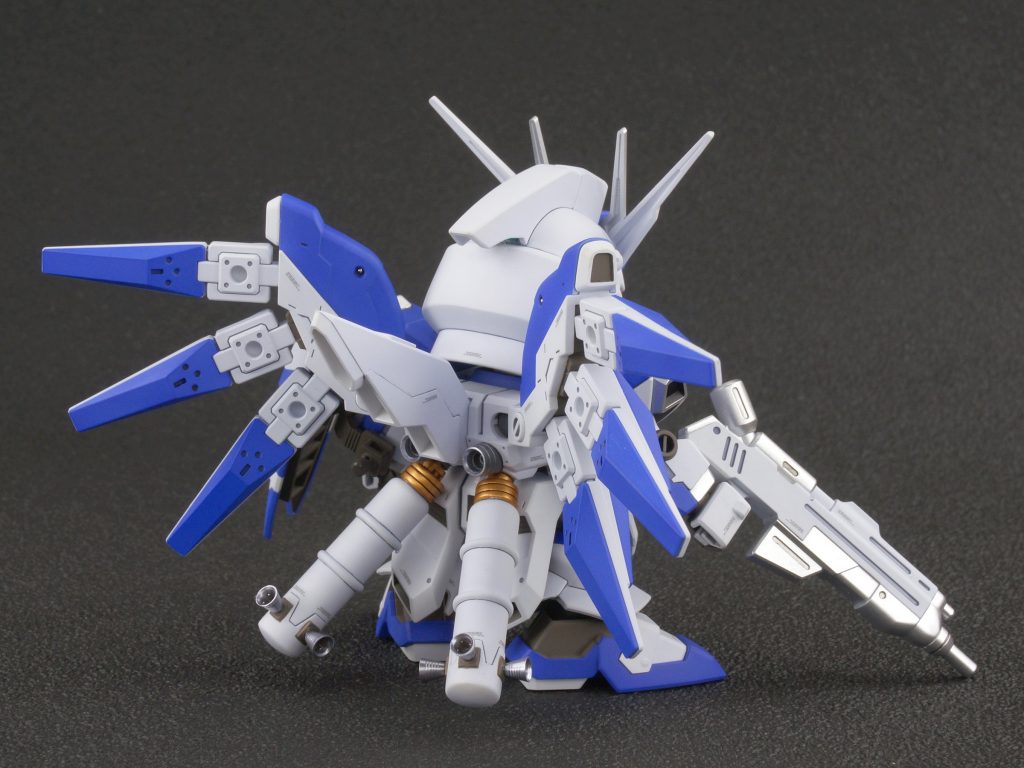 背面。
プロペラントタンクにつくバーニアは削り取って別パーツにしています。
基部の金属色がチャームポイント。