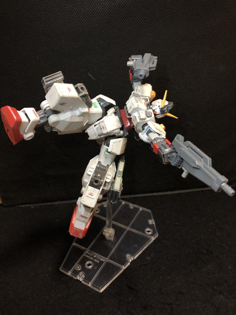 絶望的なポージングだなこれ。アクロバティックな動きが出来るよということで。