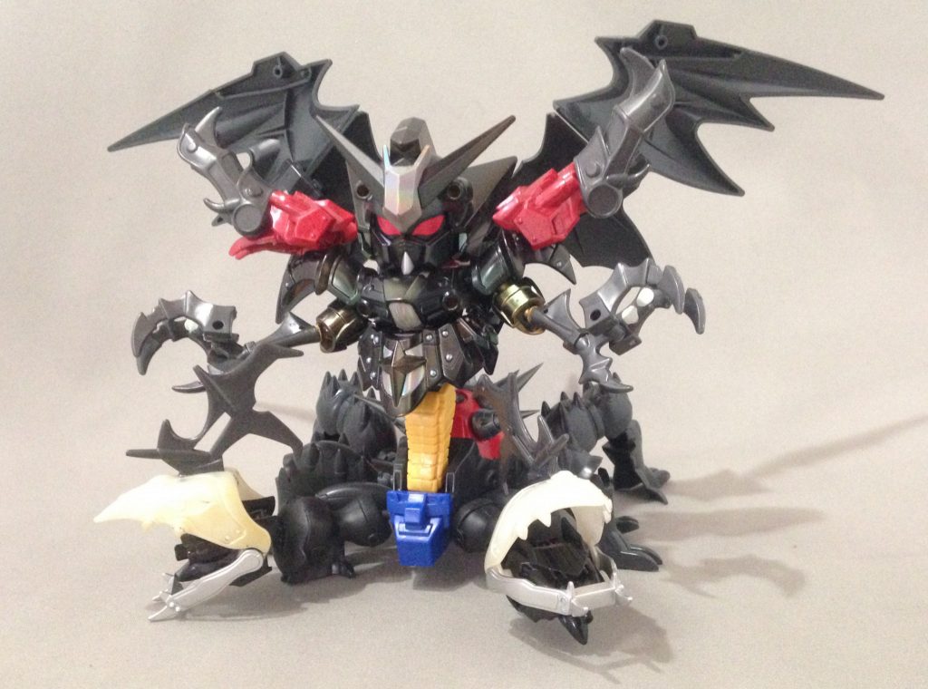 下半身はBB戦士デビルガンダムを使用し、ブラウンのラップ塗装を施しました。