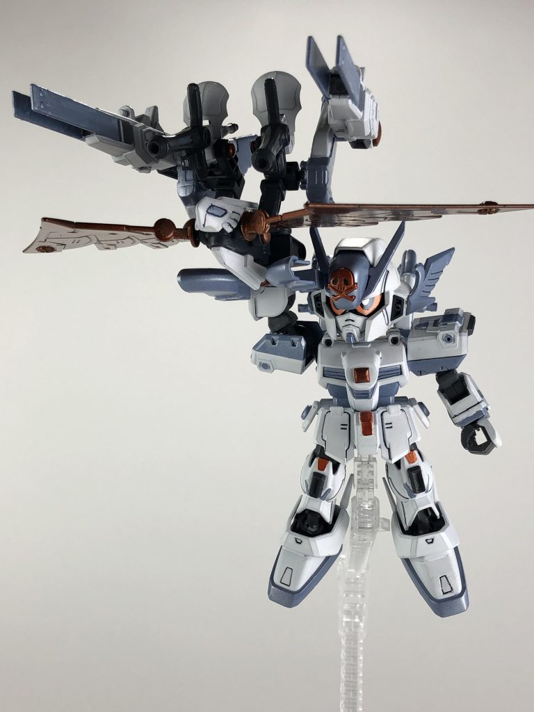 「アクイラ」・掴まり。後ろについているグリップを掴んで移動できます。姿勢制御のために本体もバーニアを使います。