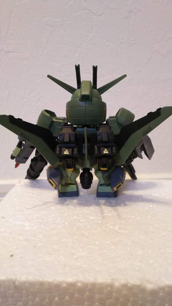 フライトユニットはノーザンポッドとガンダムウヴァルの余剰パーツの組合せ