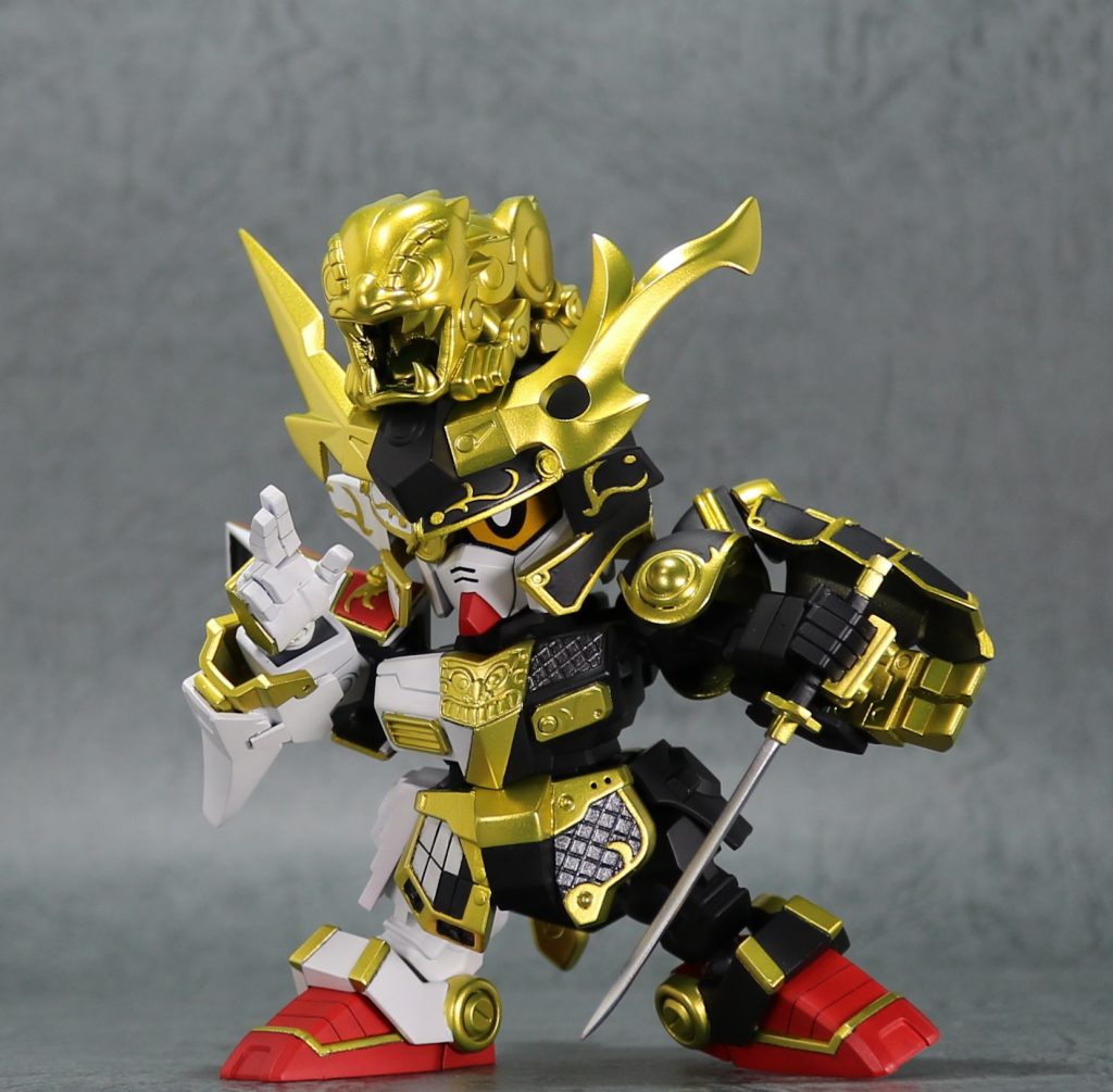 刀は削りこんで小太刀に。