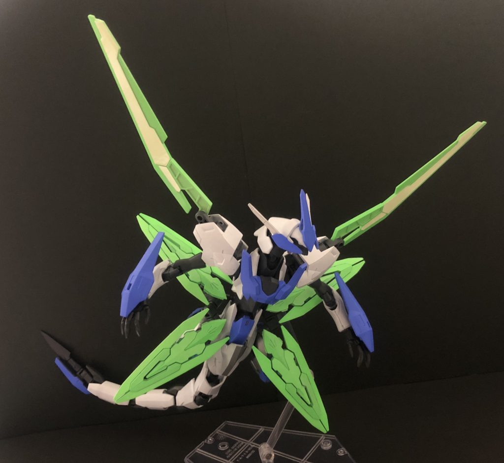 飛行シーン！
各所の可動域は確保してあるので、飛行ポーズなどもしっかり決まります。