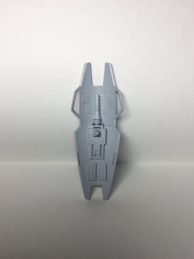 シールドのうらにサーベルラックがあります。
以下アクションです。
