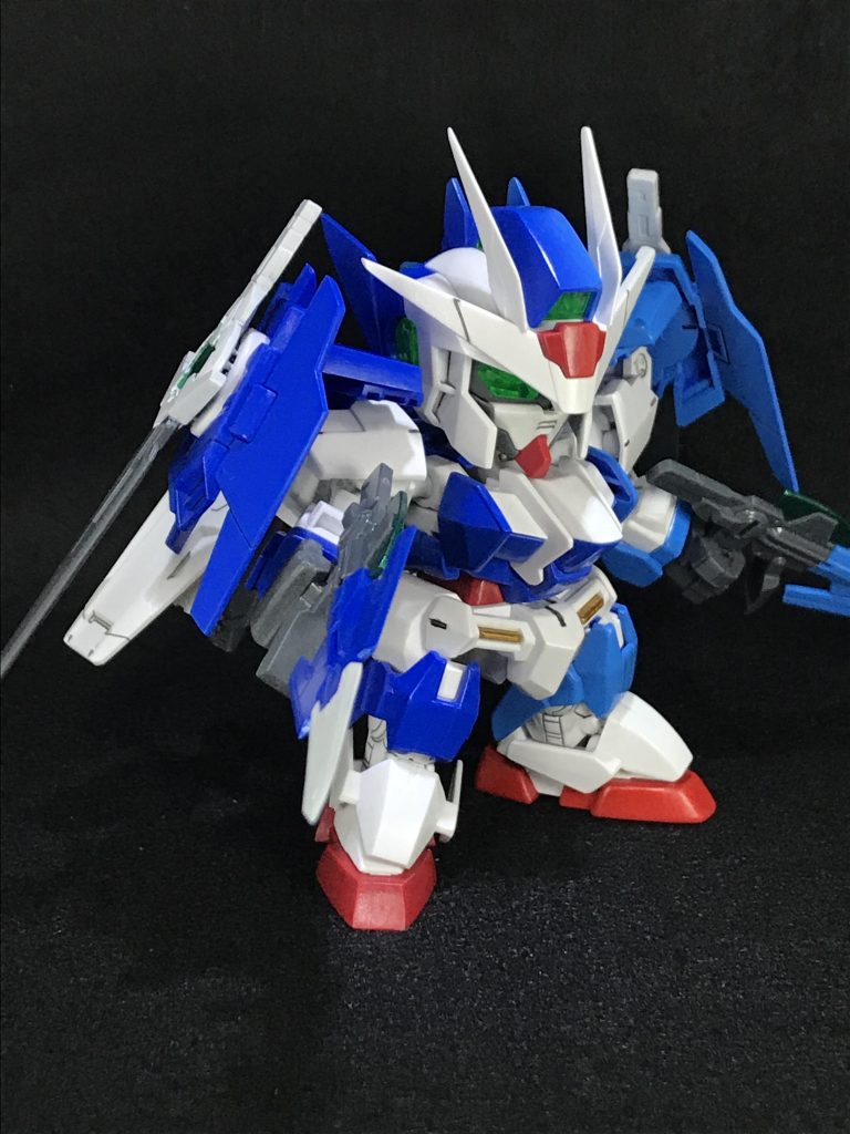 機体の右側は*カッコよさ*を表現(๑• ̀ω•́๑)✧
リアル風のカメラアイを使用し、エッジを出来るだけ立てる様に意識し、カラーも兵器らしい深めの青色にしました(・∀・)