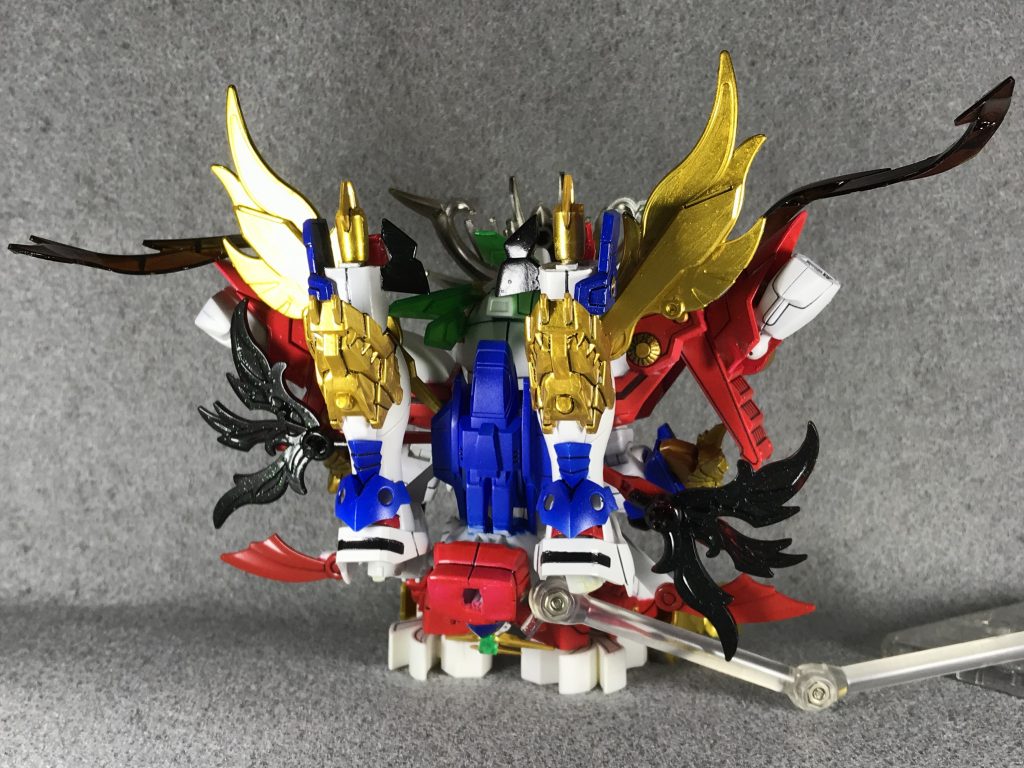 載せられなかった背面、正面からじゃわかりにくいですがちゃんと二門の龍騎大目牙砲を装備してますよ!