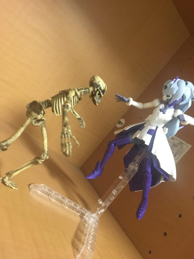 サラ「きゃぁあああ！！」
チンピラ「えっ」