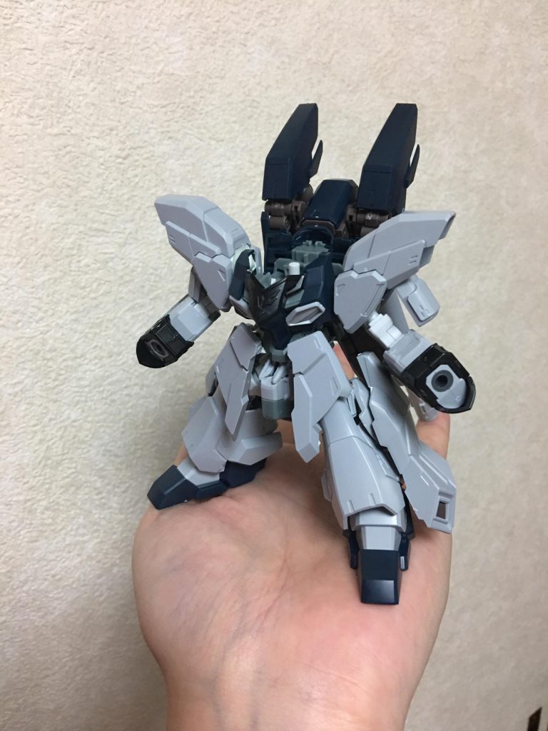 基本的にはクロスシルエットフレームにHGシナンジュスタインを貼り付けただけです。