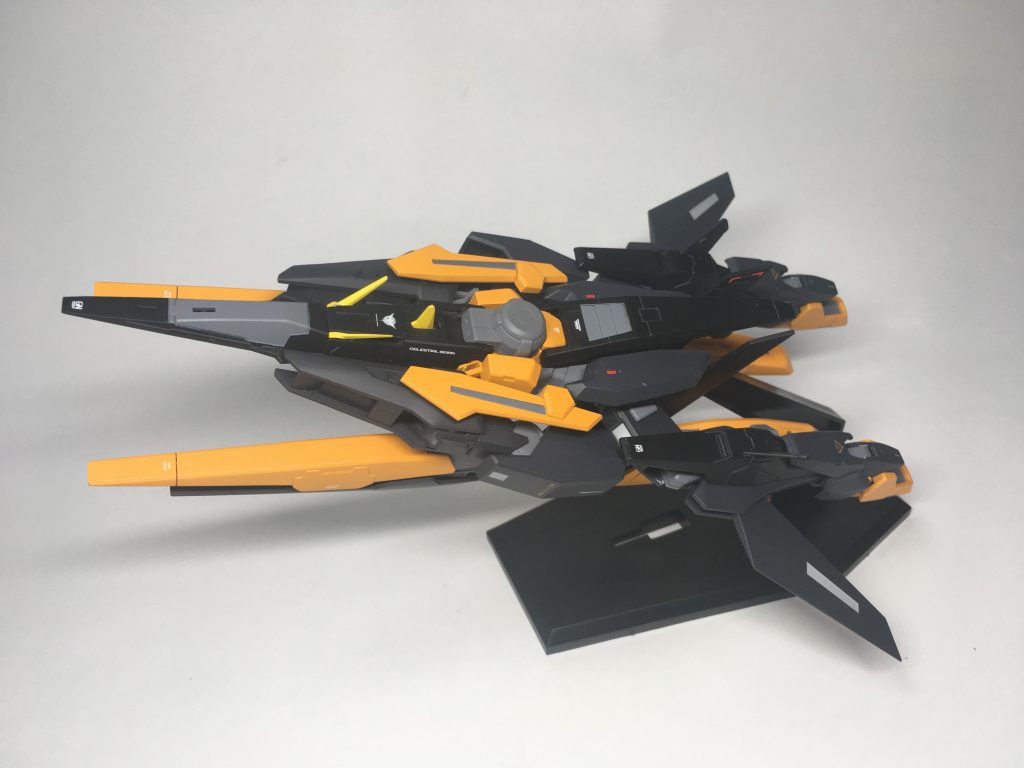 塗装が剥げないかビクビクしながら変形させてました。(何ヶ所かは剥げました笑)