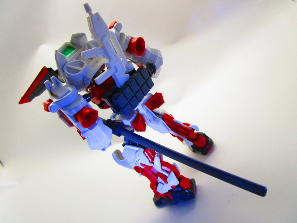 武器は親から譲り受けた黍針鼠(イーゲルシュテルン)と
菊一文字(ガーベラストレート)を愛用している
大抵を菊一文字で済ますため、黍針鼠はめったに使わない。
