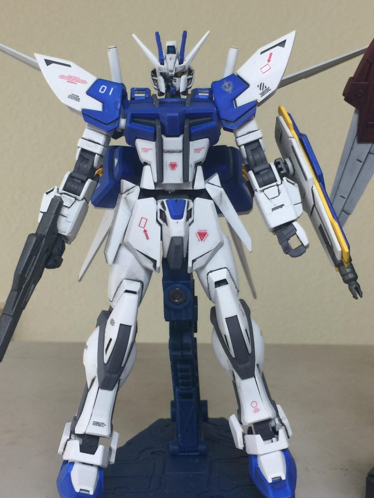 ガンダム ルクシオン正面 アピールショット! ビームライフルとシールドは
ビルドストライクフルパッケージの
武装を使用してます。
