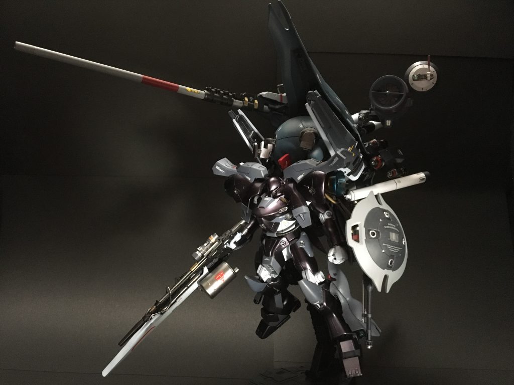 ORSETTOを背部に搭載した姿。高火力攻撃や高速での長距離移動を得意とする。