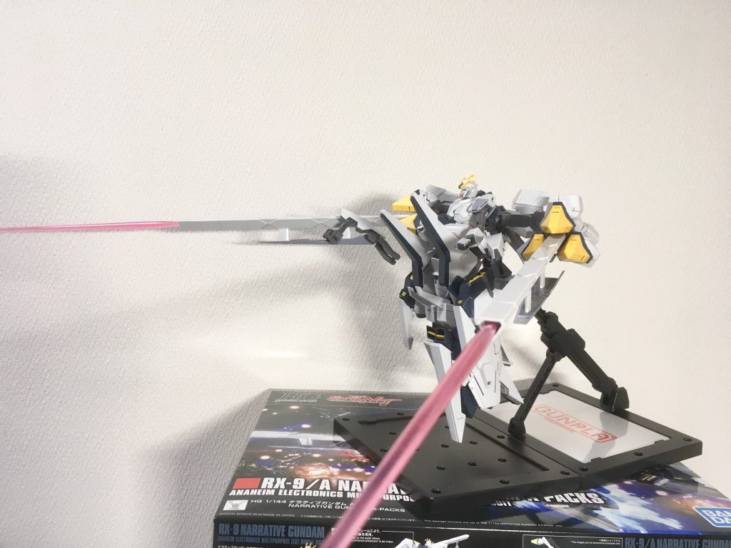 ブースターをパージしたシーン、HGではここまでしか開きません。
MGナラティブＡ装備でも発売されれば完全再現出来そうですが、どんだけデカくなるんだか…