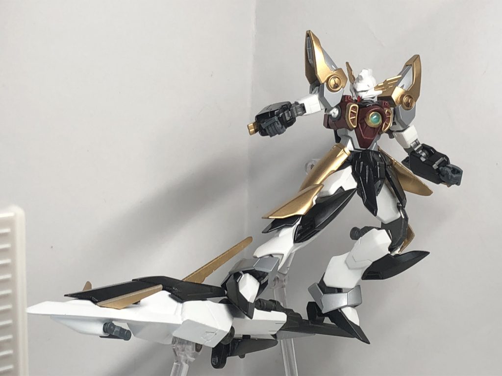 槍自体が飛行能力を持つので、上に乗って飛ぶこともあります。