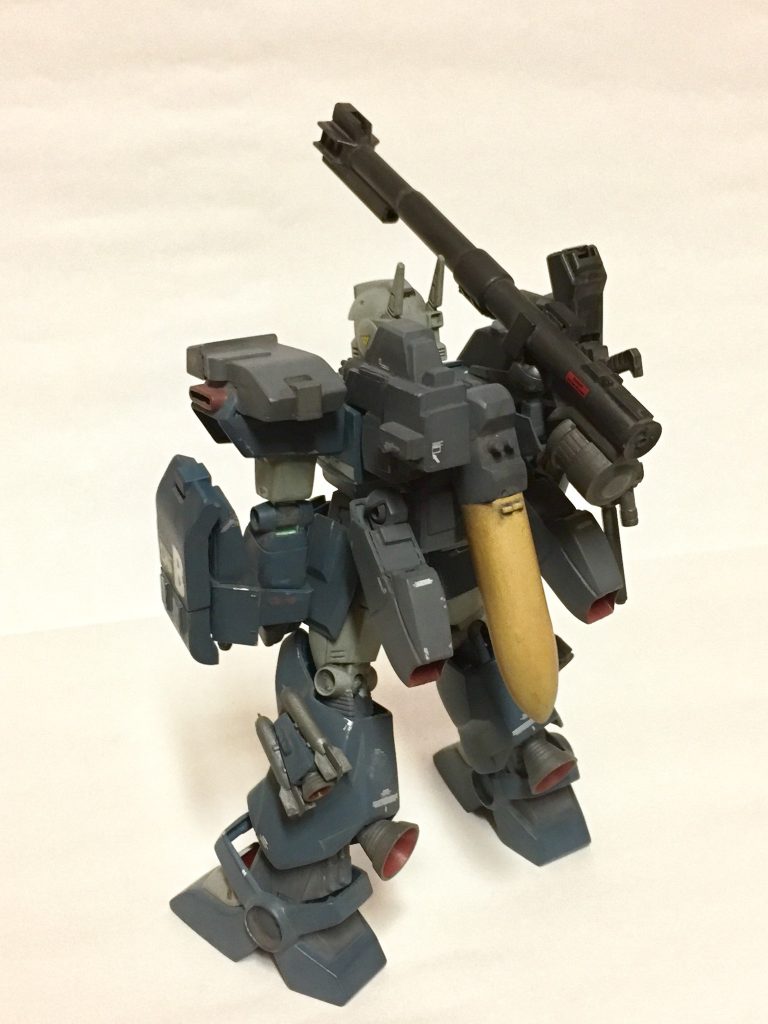 後ろから。バックパックはジャンクパーツから作り起こしました。見にくいですが、右肩にラックがあり、そちらに銃をマウント出来るようにしています。