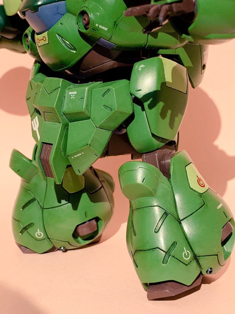 足は丸くてかわいい。