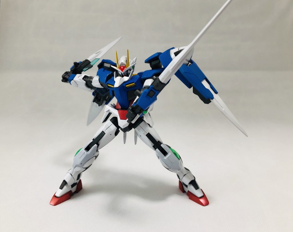 カラーレシピ
白 ホワイト:グレー(9:1)→ムーンストーンパール
白2 ホワイト:グレー:ブルー(9:1:少々)→ムーンストーンパール
青 ブルー(100%)→サファイアブルー
赤 モザンレッド(100%)→ルビーレッド
黄 イエロー(100%)→トパーズゴールド
フレーム部 グレー:ブラック:銀(7:2:1)
クリアグリーン ガイア蛍光グリーン及びガイア蛍光ブルーグリーン
ビームサーベル ホワイト→蛍光ピンク→ルビーレッドの順に塗装。
今回は全体をパール塗装で仕上げました。