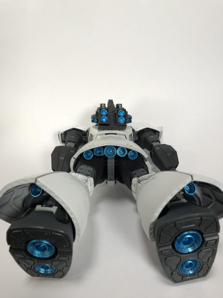 各所のバーニアはガンダムマーカーのメタリックブルーで塗装しました。