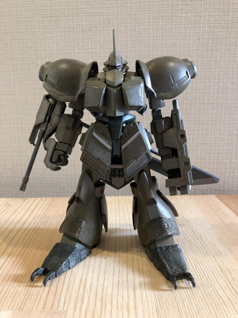 元々ボリューミーな機体ですが、
個人的に前側の装甲もっと欲しい!と思い
胸・腰部を強化しつつ、重たそうかつ取り回しにテクニックが必要そうな迫撃砲を撤去。
増加装甲分を補うためにスラスターを増設しています。