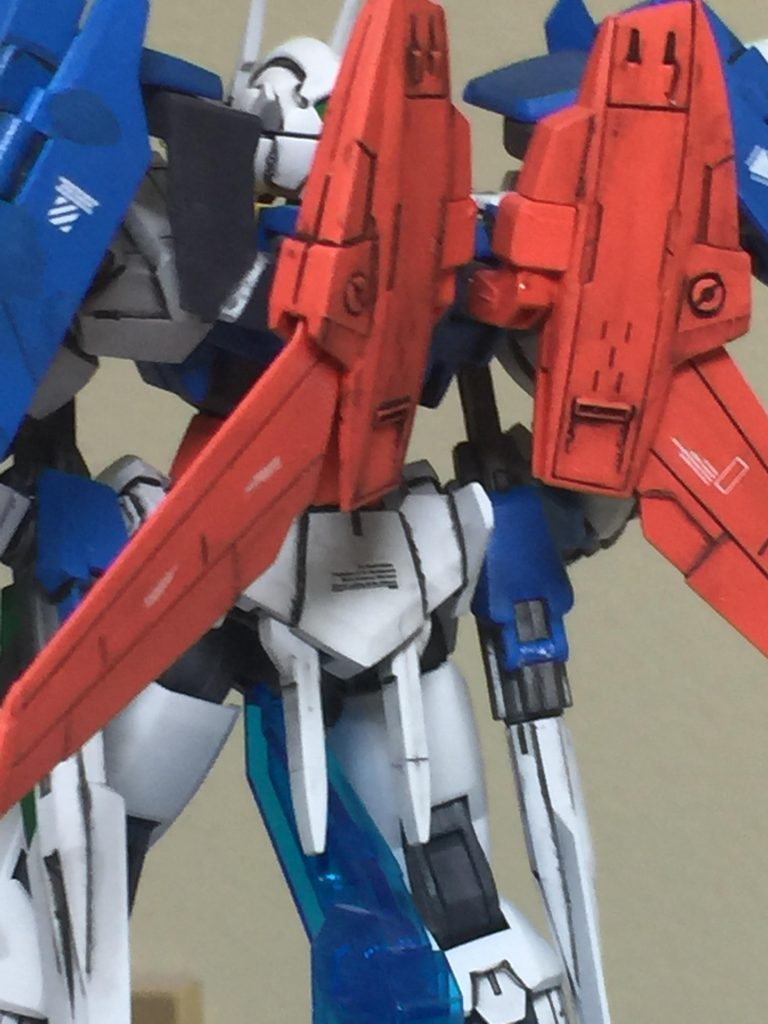ダブルオーダイバーの左斜め後ろの
アピールショット!
本来なら ビルダーズパーツのウイング(長)
を 使用する予定でしたが 
ウイング(長)だと ダブルオーダイバー本体に 干渉する為、ウイング(短) 使用しました。