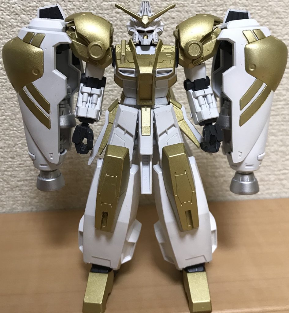 まずは正面
サイサリスの肩バーニアを使った機体を作り上げたかったので、肩バーニアをHi-νヴレイブの肩と合わせました
 Hi-νヴレイブの肩はサイサリスの肩バーニアを装備できるよう受けを製作
また見た目を鎧のようゴツい肩にしたかったので、それっぽいパーツを見繕って付けてみましたw
全体的にかなりゴツいwww
ちなみに構成としては
：頭・腕・肩バーニア→サイサリス
：肩・胴・腰→Hi-νヴレイブ
：脚→セラヴィーガンダムシェヘラザード
となっております