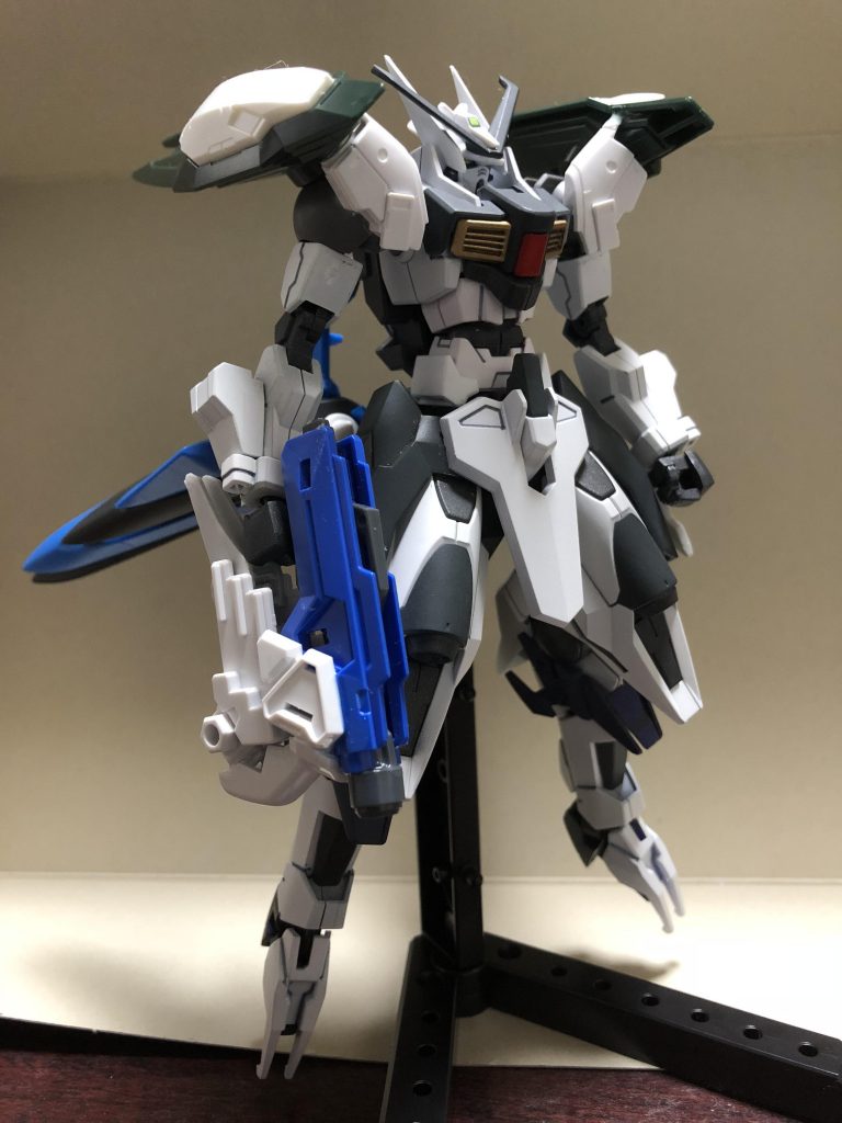 追加パーツの塗装前。関節強度など見えないところにも手を入れています。