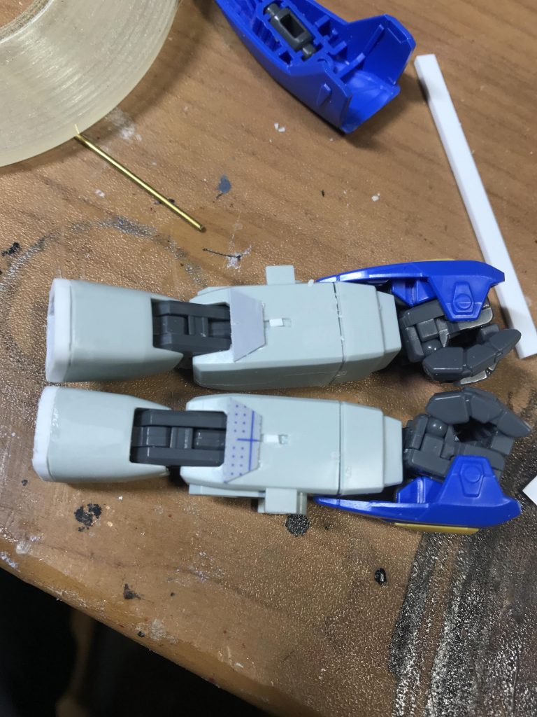 腕がのっぺりし過ぎていたのでディテールの追加