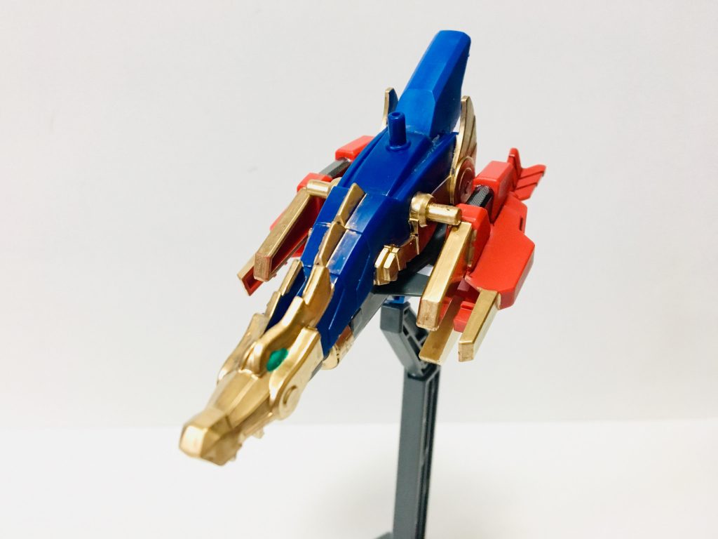 栄路通が召喚する子龍「突頭(ドッズ)」。口元から射撃や、すれ違い様に爪で攻撃する。