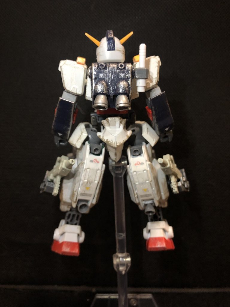 ザクIIのランドセルです。しかし銀の塗料ってすごいすね。さりげなくギンギラギンですよ。