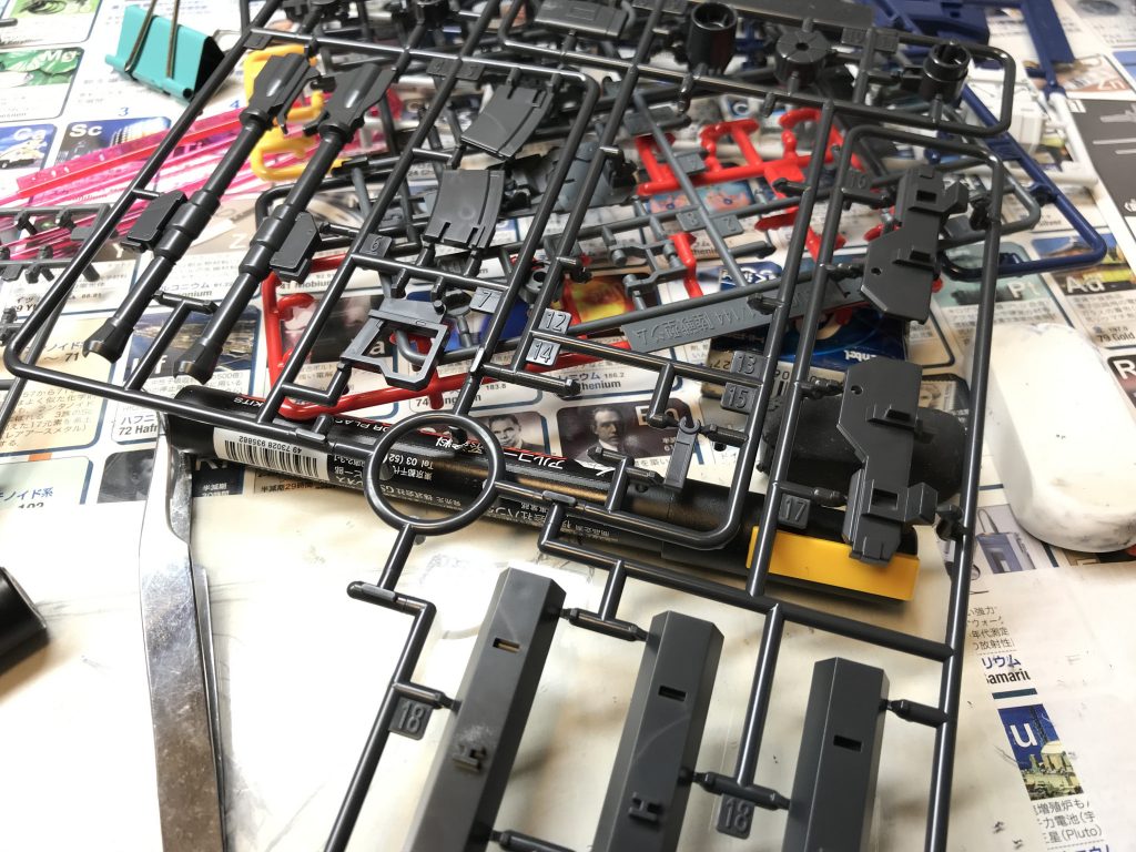 成型色で色分けは十分いいと思います。