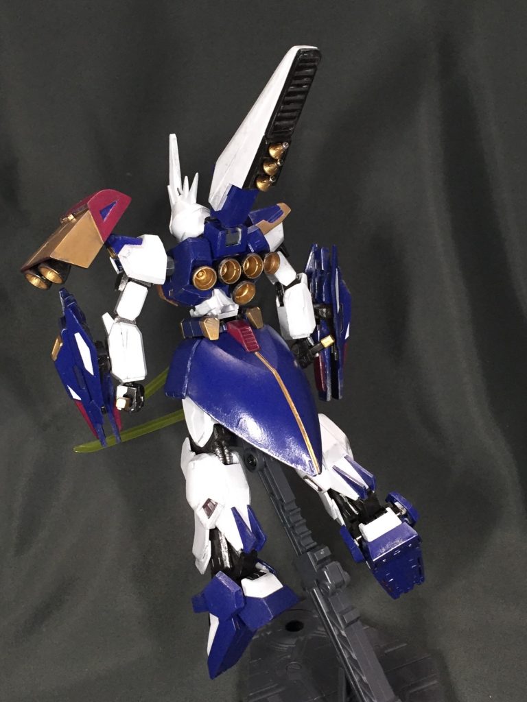 背部スラスターはスクラッチ
ファンネルもマウントさせました