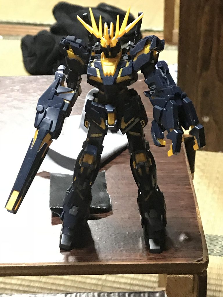 大幅に左右の武器を見せるような感じで撮りました！