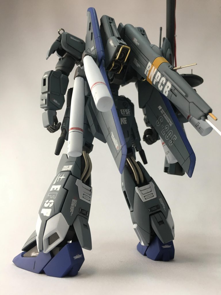 今回は割とデカールが多め。今みるとちょっとしつこかったなーと思う。そしてお気づきと思うがリアのデカール貼り間違えた、、、
機体は好きだけどセンチネル見たことなくて間違えました、、、すんません。