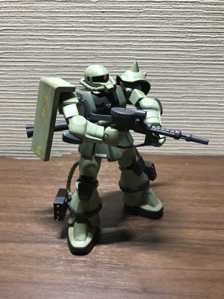 シールドにもデカールを貼ってみました！