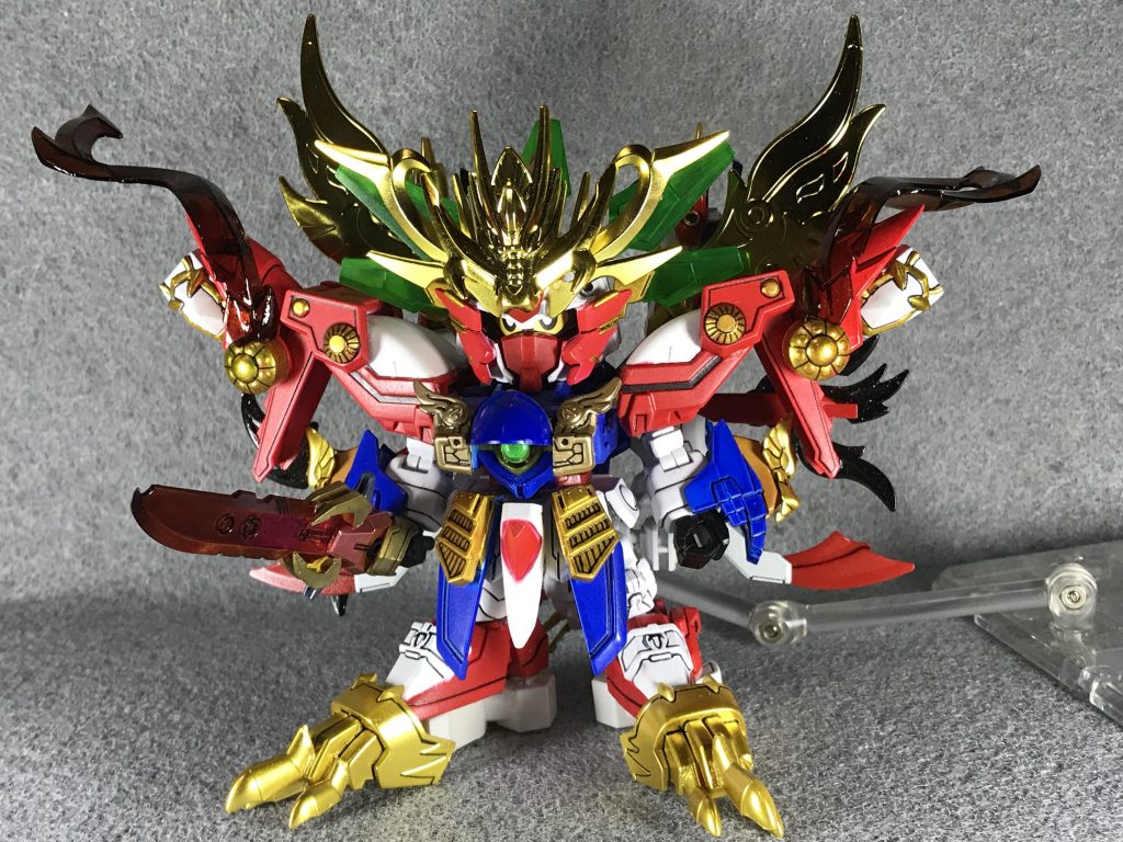 龍神大将軍 豪翔の最力形態。
頭部の変形で戦武面(バトルマスク)の装着を再現しました。