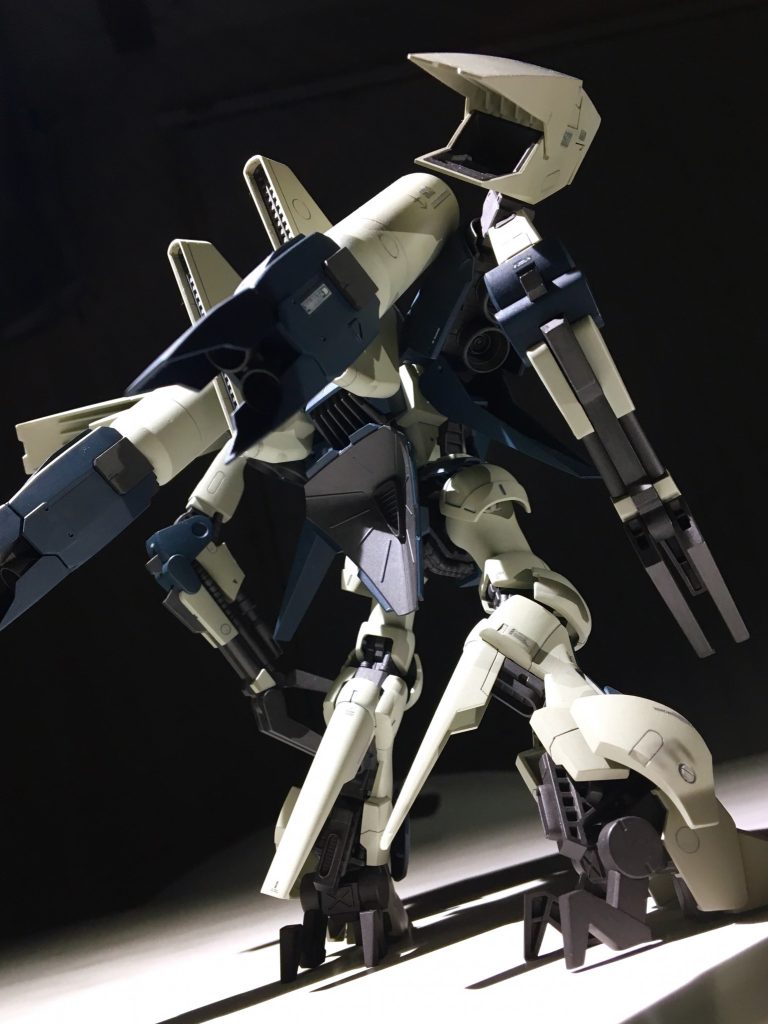 お尻の三角バーニアがどうしても好みじゃなかったのでアレンジしました。