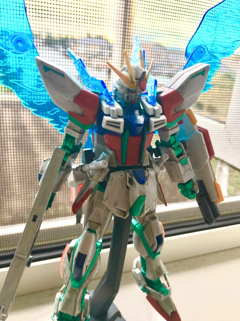 スターはジオングレーでウェザリングした本体に、新しいユニバースブースターがくっ付いてるイメージ。RGだけど粒子イメージのメタグリーン。