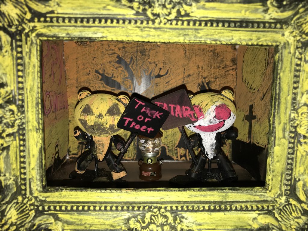 フラッシュ炊いての撮影。
額縁と背景が同色っぽくなってしまいました。