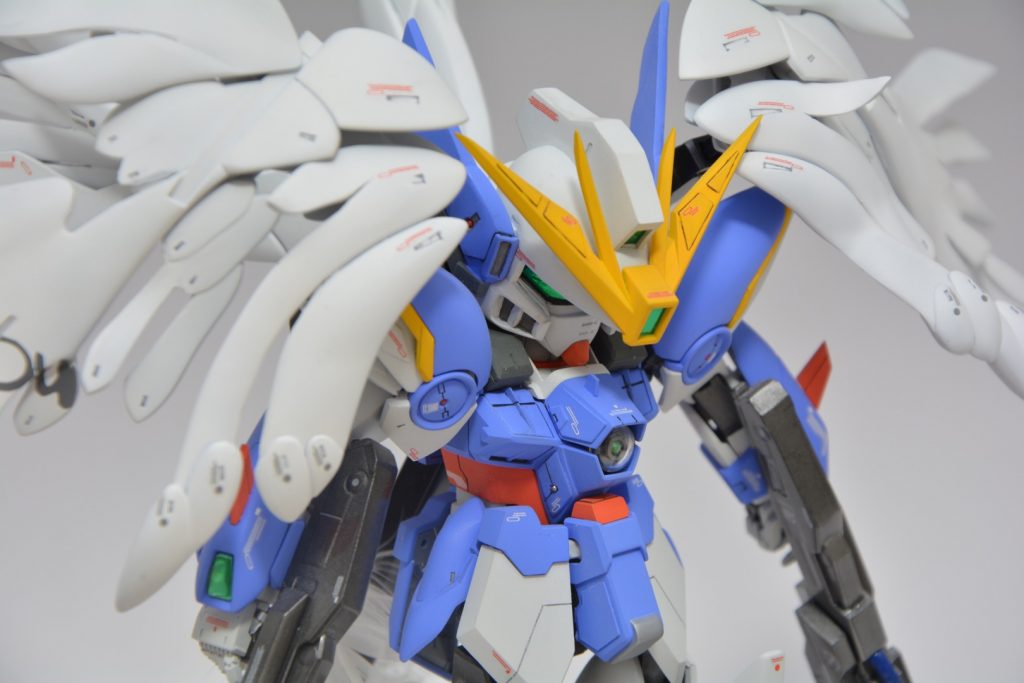 アンテナが全面にせりだすよう改修してあります。