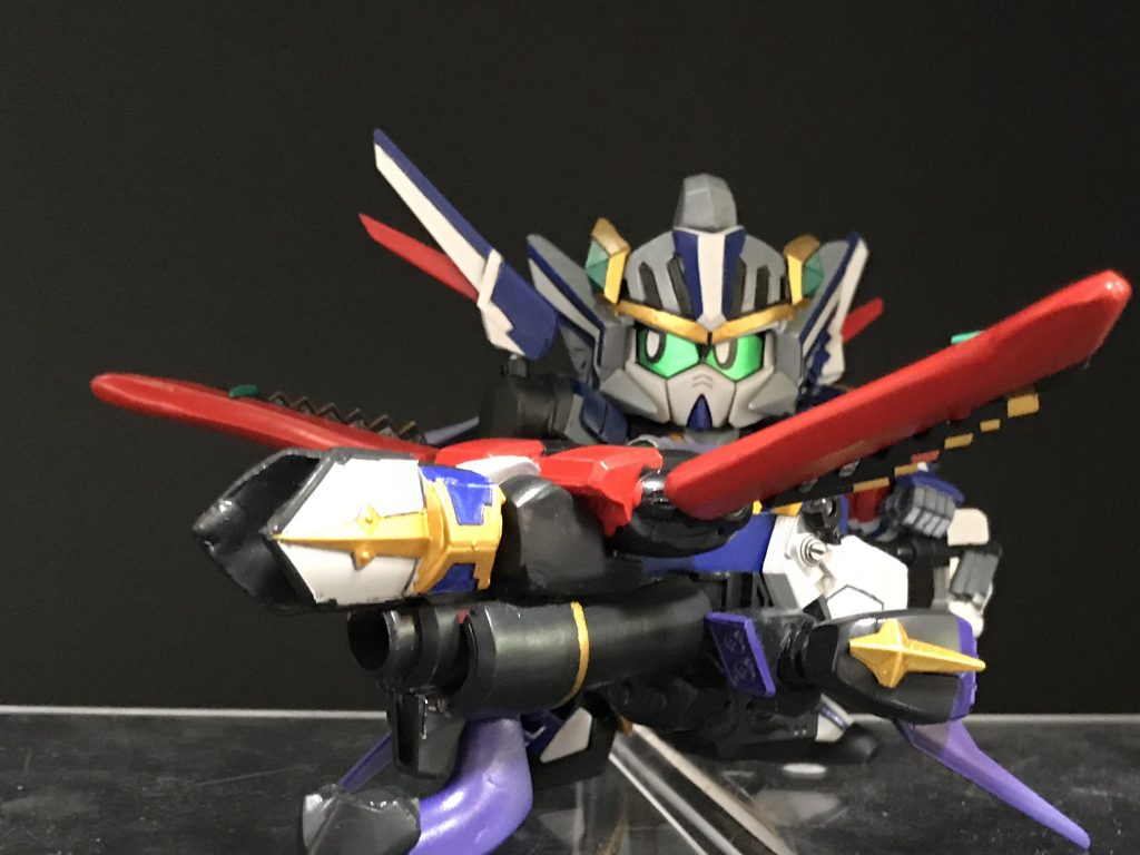 エレメンタルドラゴン編に登場する対機兵弩、ランチャーとエール、ソードが一体化した装備。周瑜百式や紅武者の装備を芯に作成しました。