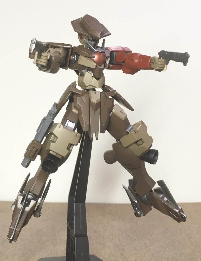 小型ハンドガン
近距離戦を想定したハンドガン
主に牽制やミサイル迎撃、二挺同時使用による集中砲火といった目的で使用される
大型マグナム同様弾丸にGN粒子を纏わせる事で威力の底上げが可能
非使用時はフロントスカートの裏側にマウントされている