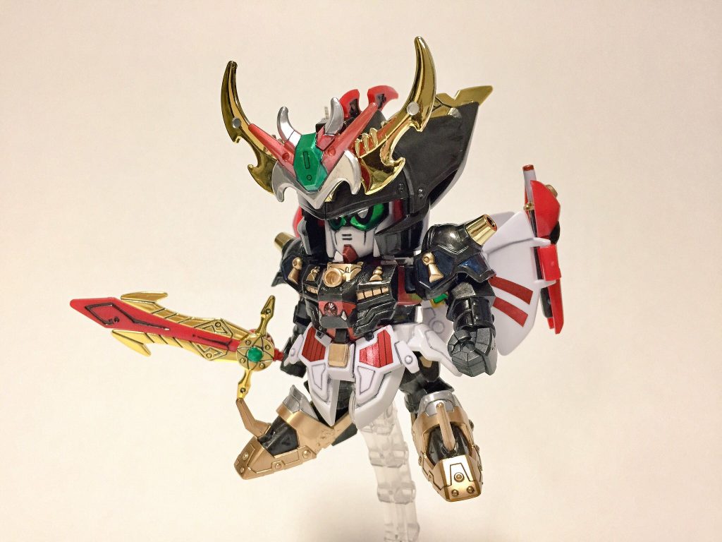 武者形態。
頭はギミックがあるので元のキットのまま使っていますが、イケメンですね。