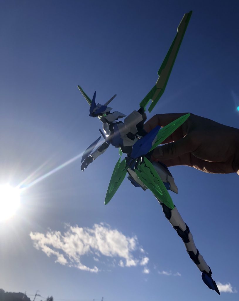 最後は青空を背景に。


以上です！
久々の「ガンプラ×遊戯王」作品、いかがだったでしょうか？

遊戯王は立体物に恵まれない子が多いですが、ガンプラの力を借りることでこうして立体化することができました。

やはりガンプラは可能性に満ちていますね！！