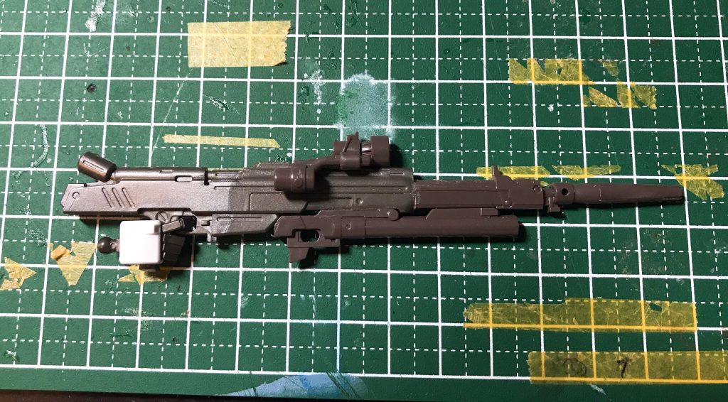 ライフルの塗装前です。
グレネードは取り外せません。