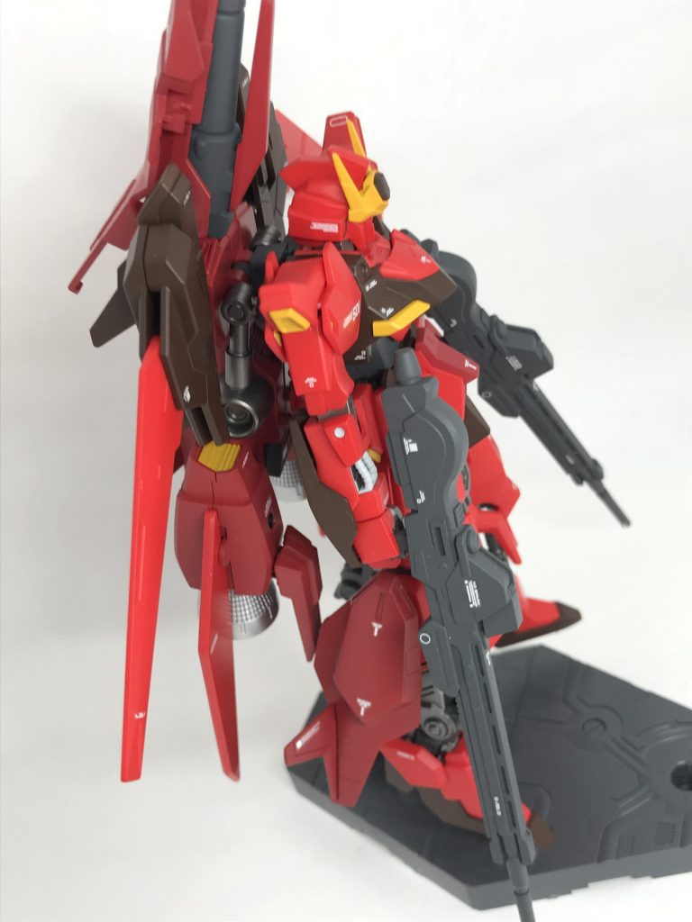 脚(ふくらはぎ)部分にはZⅡのパーツ
を流用してスラスターを増設しました。