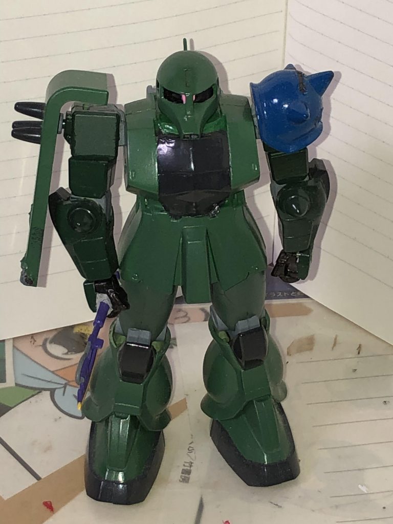 ショルダーアーマーだけ青なのがポイント。