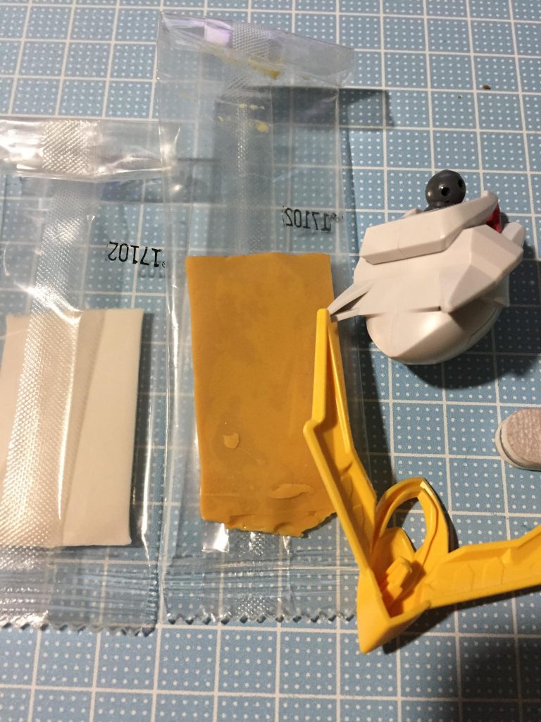 パテをペタペタ