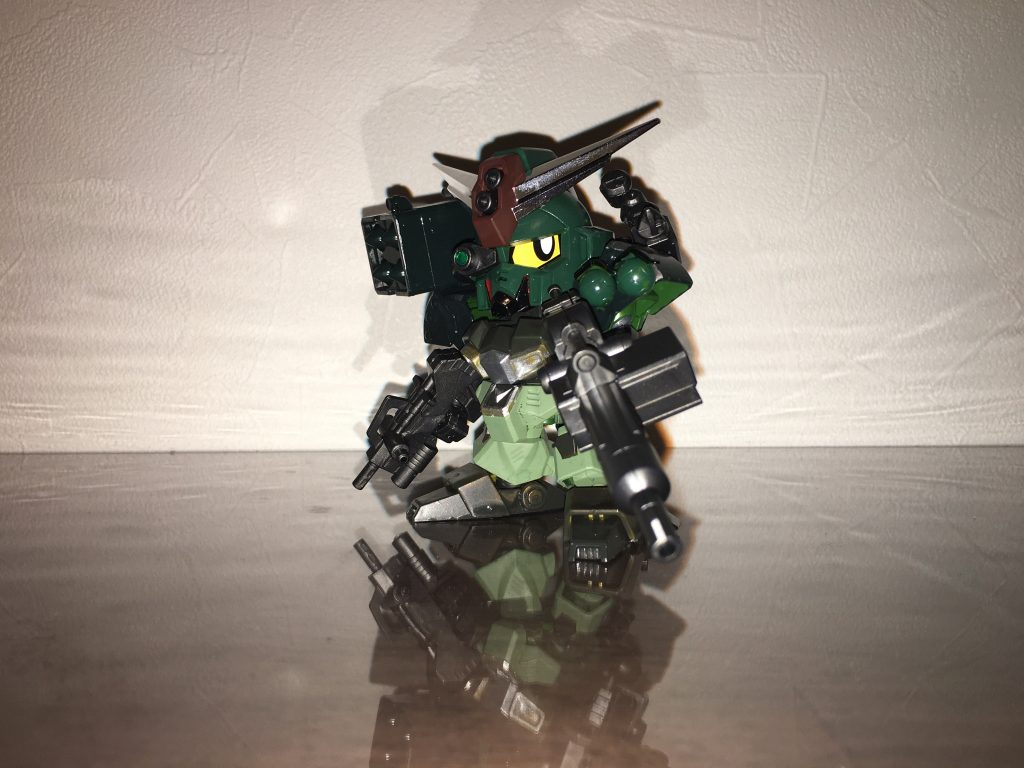 フロントビューです。武装類や腕部の色が気に入ったのでそのままにしました。